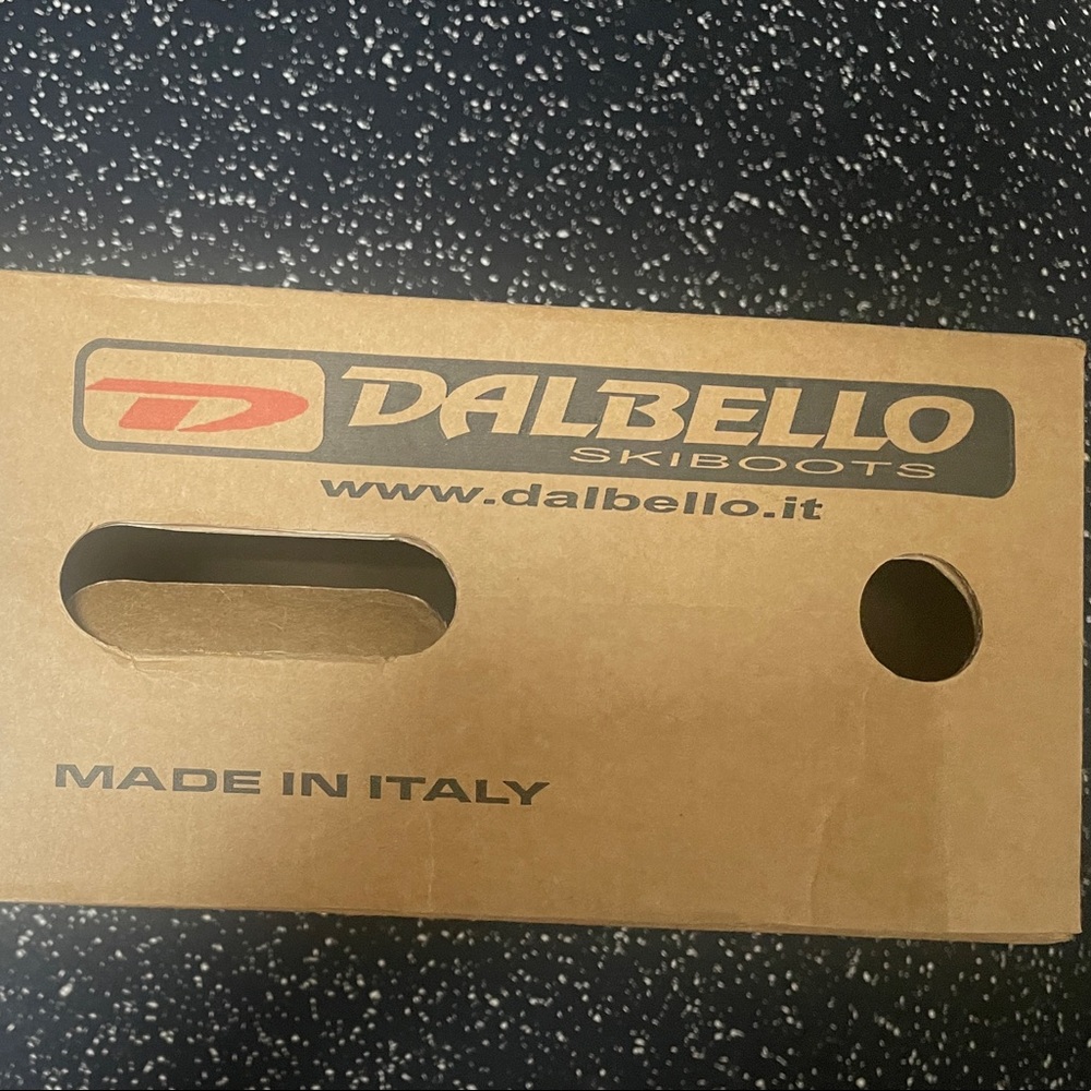 Dalbello kyra 85 size 6 brand new ski boots